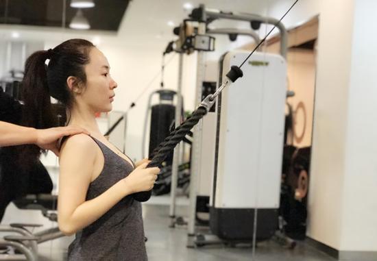 健身也美美的？学学江疏影孙俪这几款发型吧！